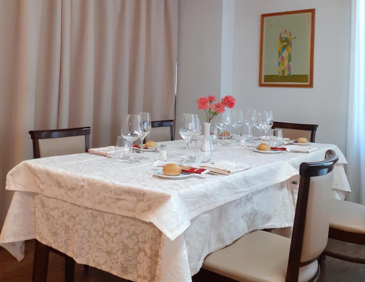 Albergo Ristorante Cicin Casale Corte Cerro Exterior foto