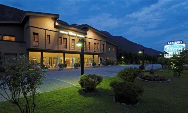 Albergo Ristorante Cicin Casale Corte Cerro Exterior foto
