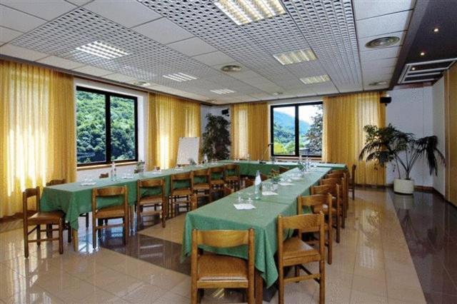Albergo Ristorante Cicin Casale Corte Cerro Exterior foto