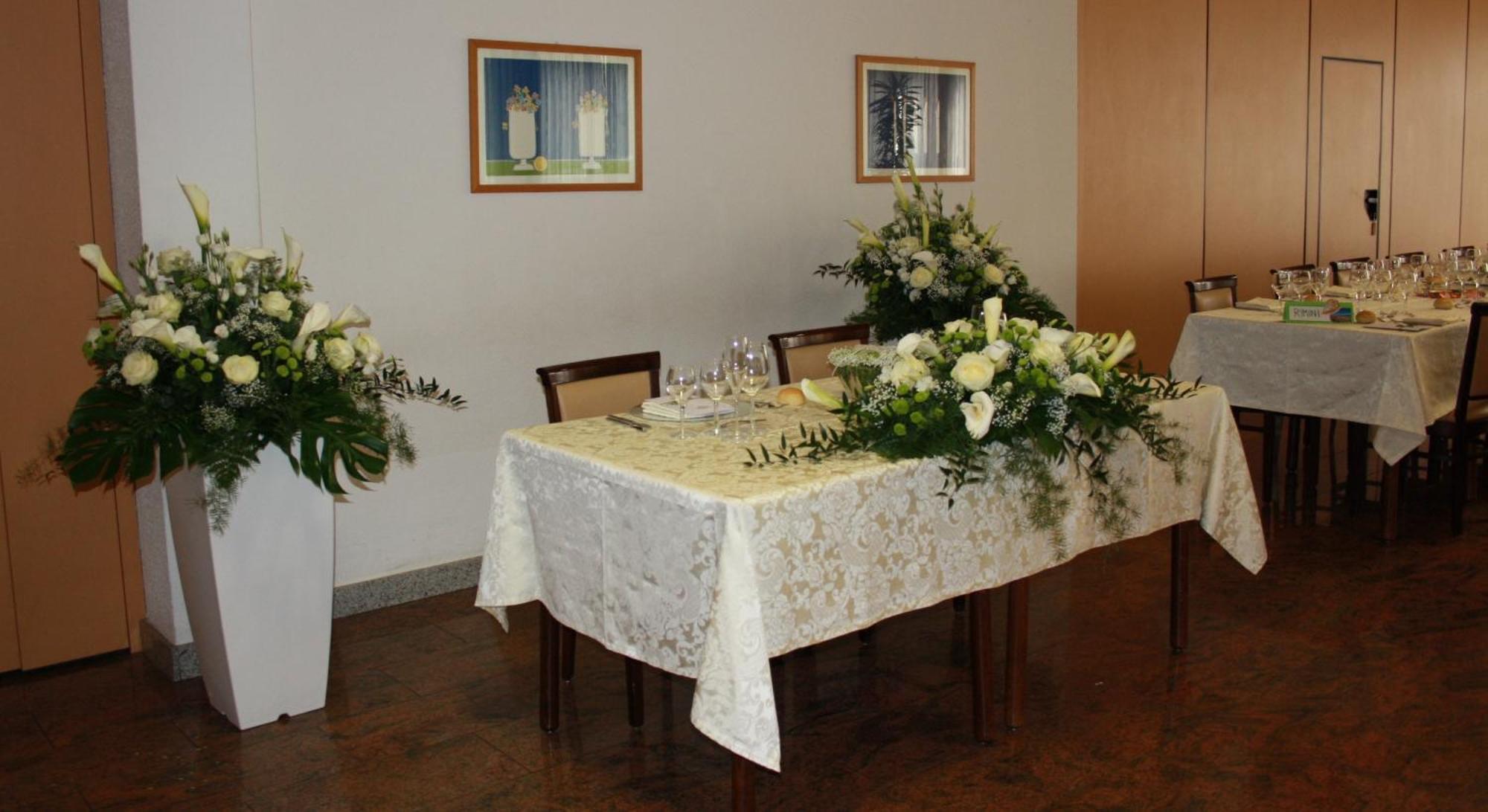 Albergo Ristorante Cicin Casale Corte Cerro Exterior foto